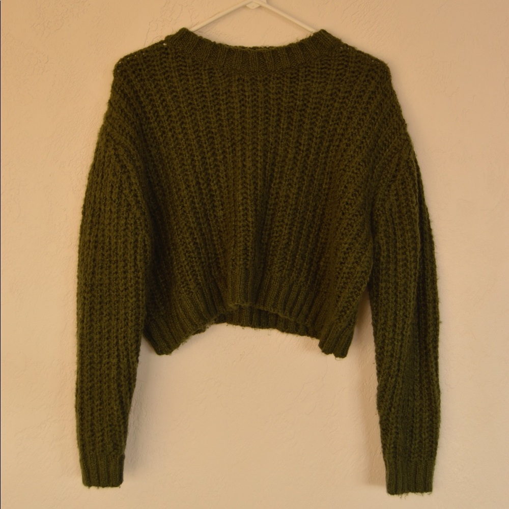 Cropped green sweater